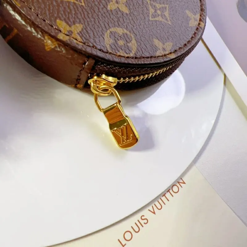 louis vuitton lv key holder and boucle de sac s_12052123